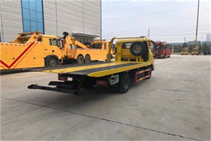 新源非事故拖车